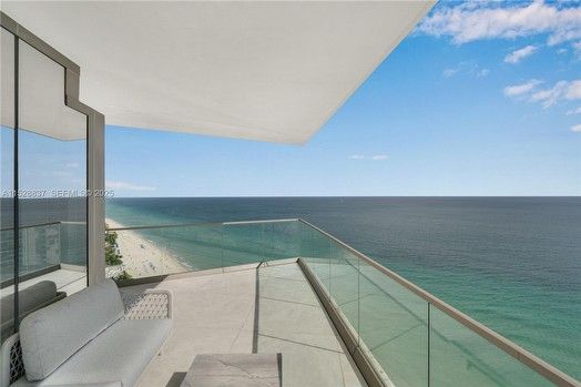 Residences by Armani/Casa