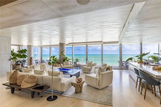 The Surf Club Four Sea...